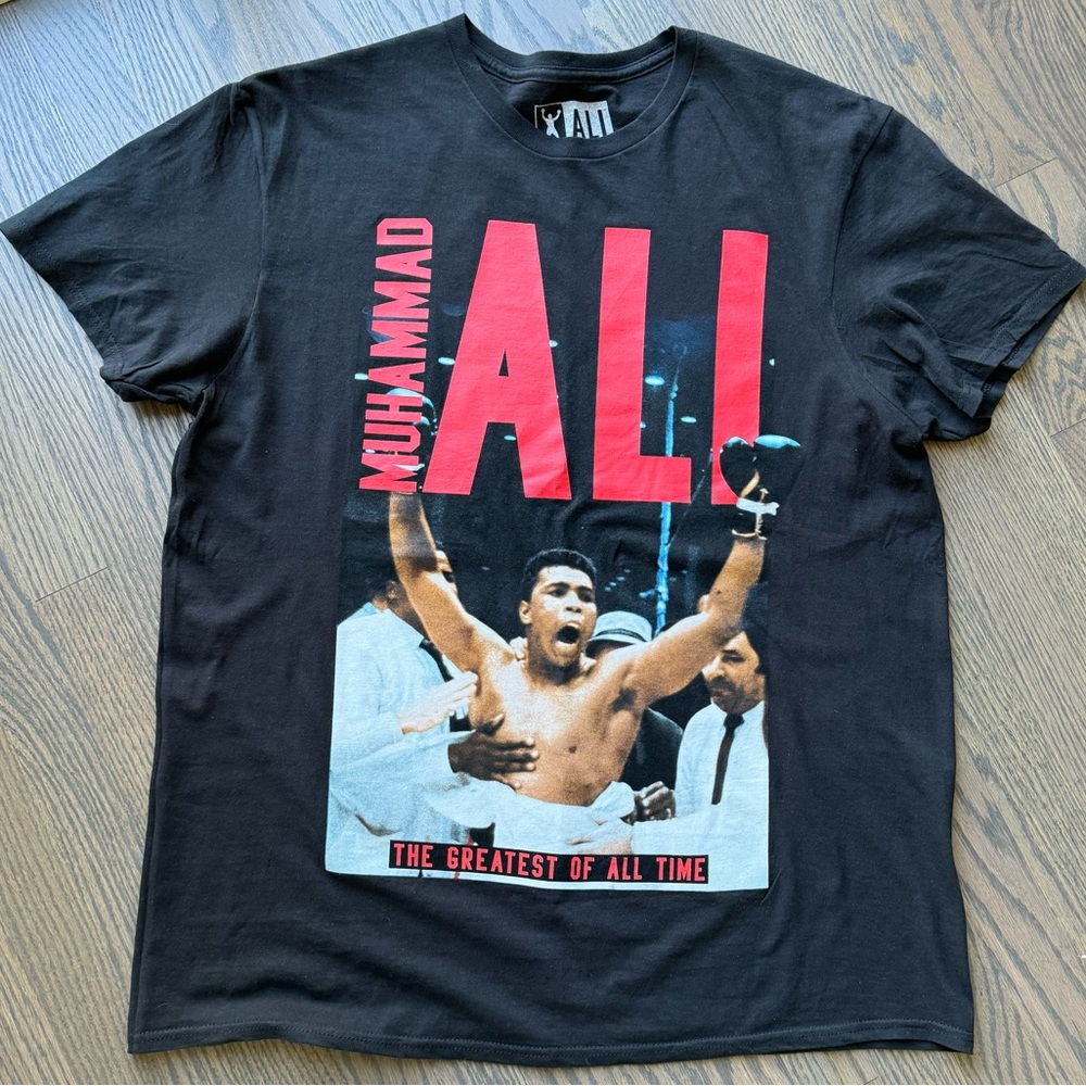 Preowned Men’s Licensed Muhammad Ali Greatest Of The Time Tshirt. Size XL